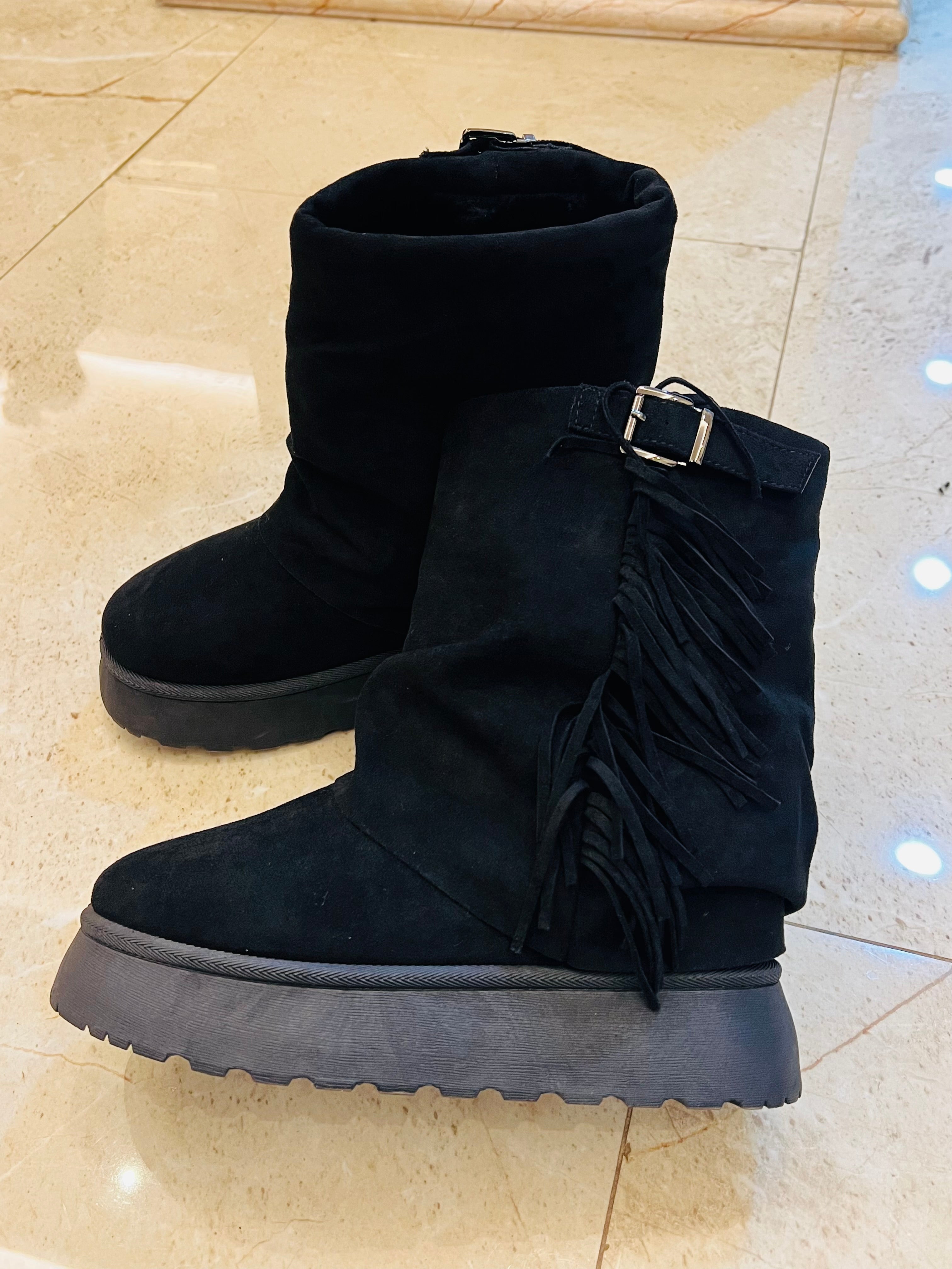 Pantubotas negra flecos