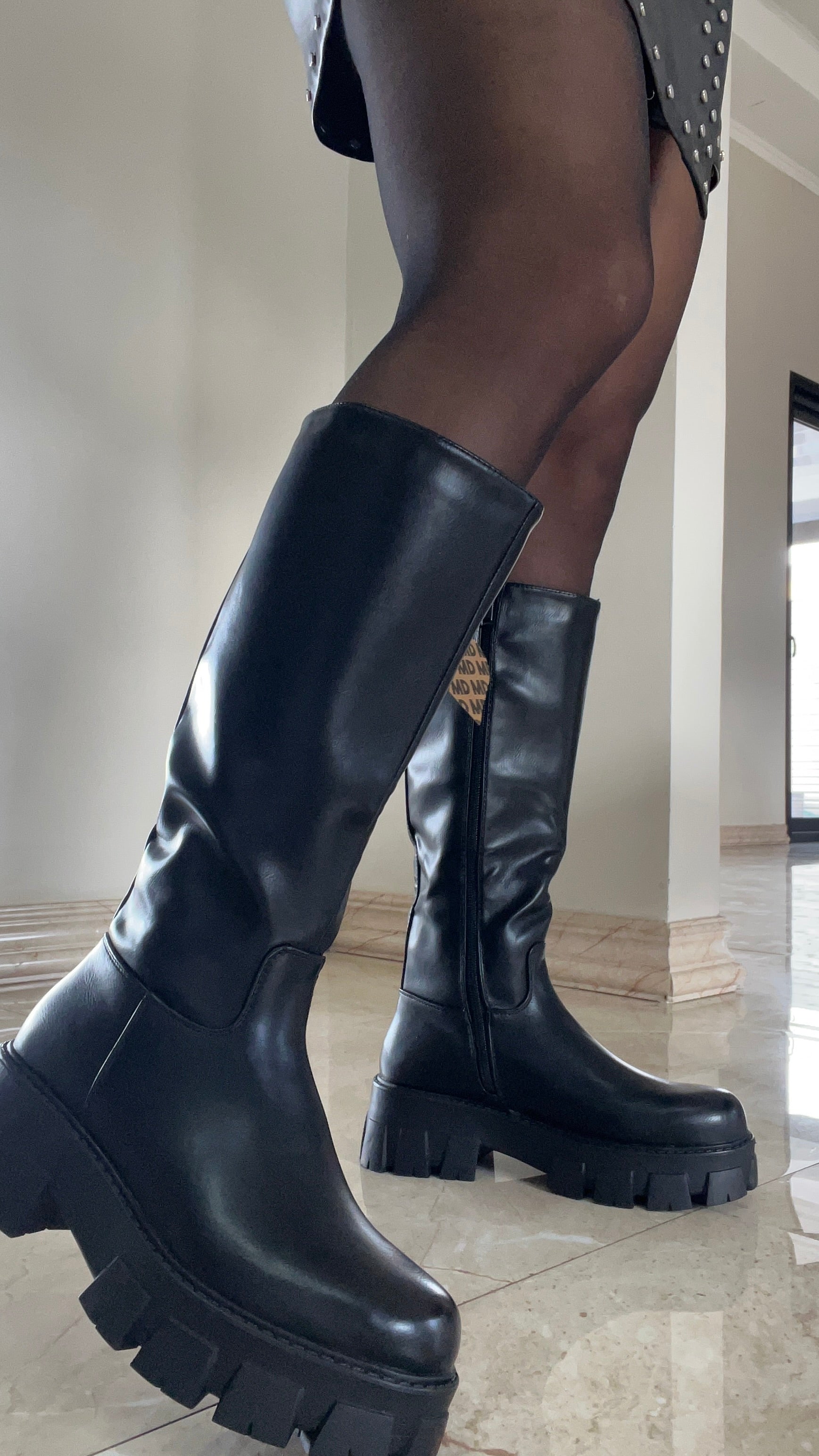 BOTA DOMINIKA