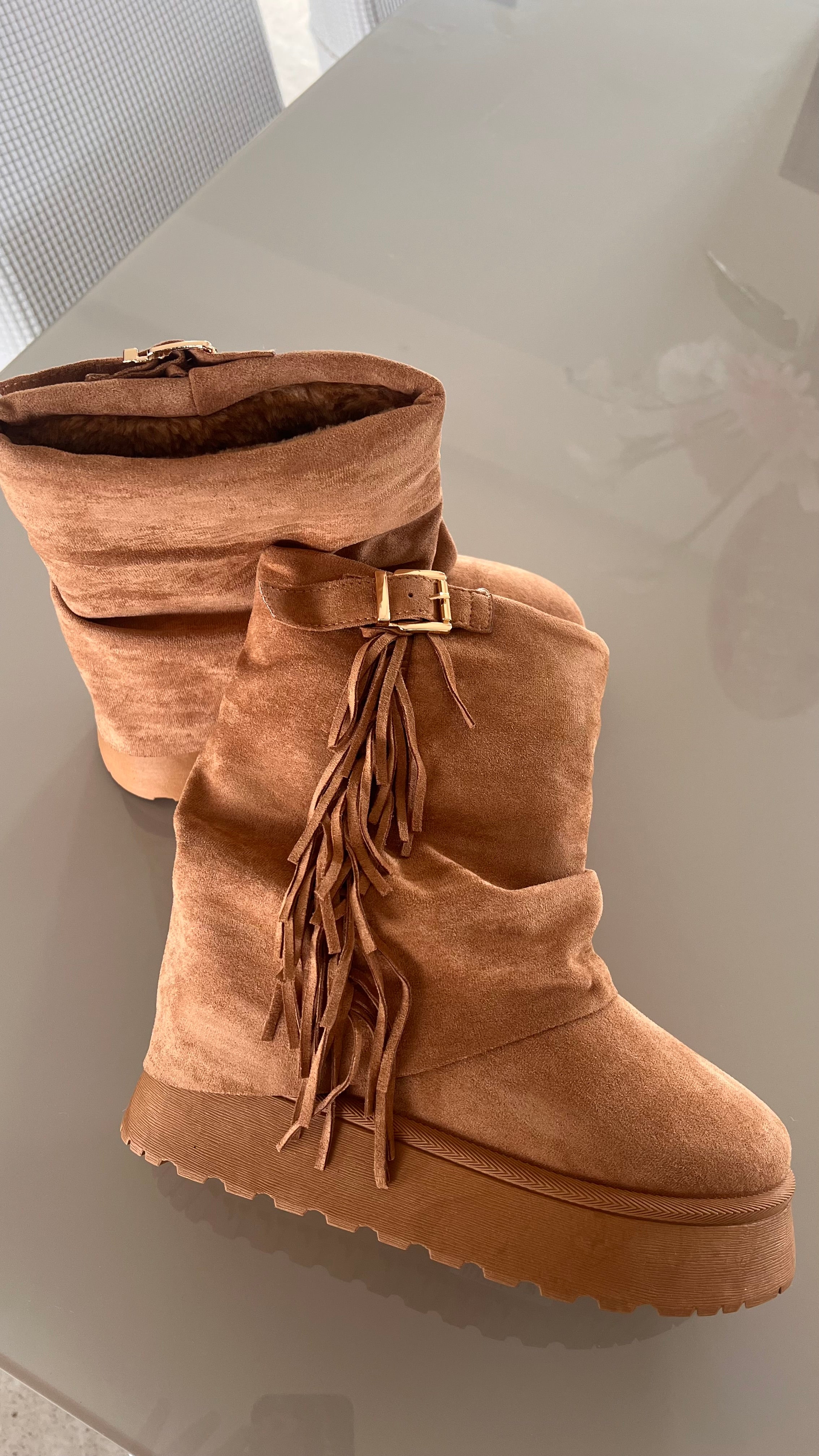 Pantubotas café flecos