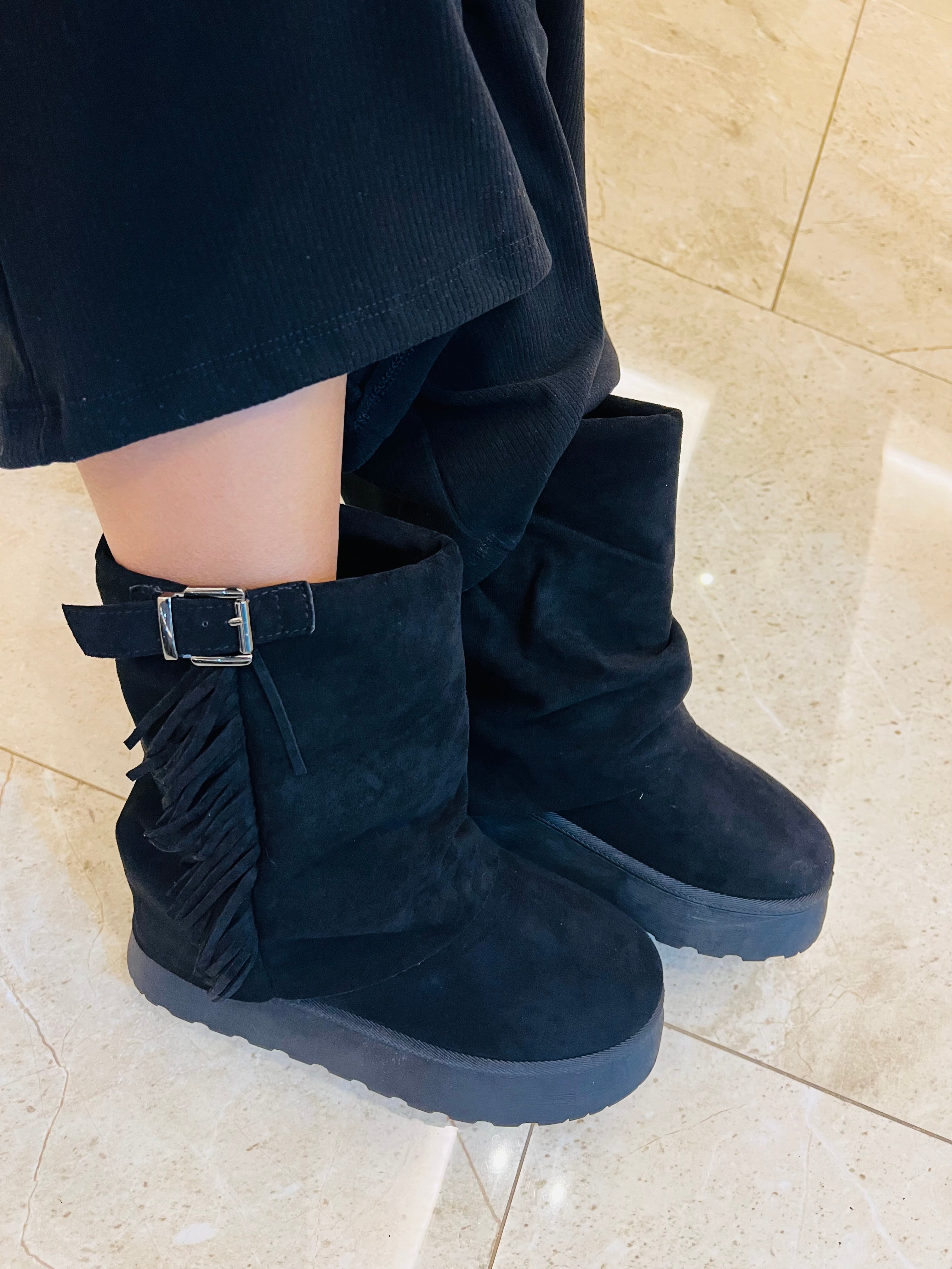 Pantubotas negra flecos