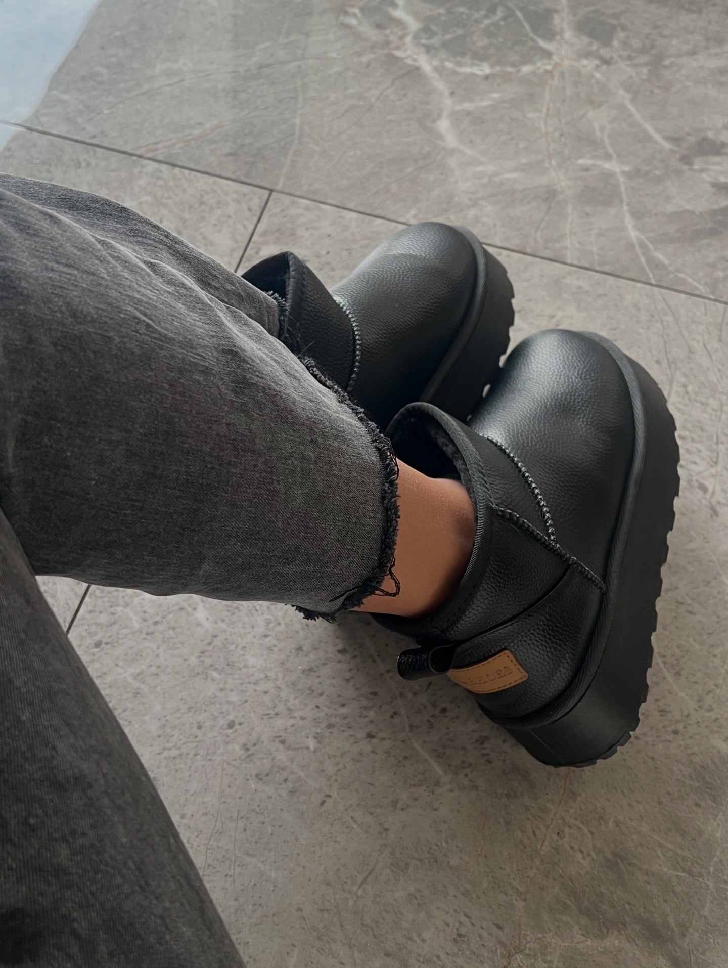 PANTUBOTAS NEGRA ECOCUERO