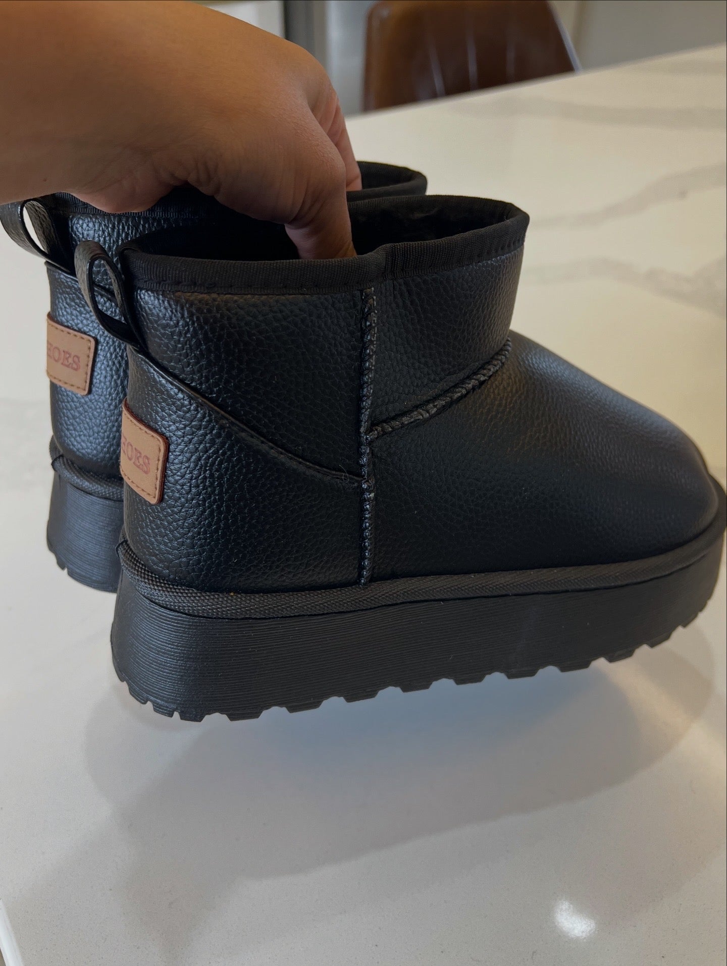 PANTUBOTAS NEGRA ECOCUERO