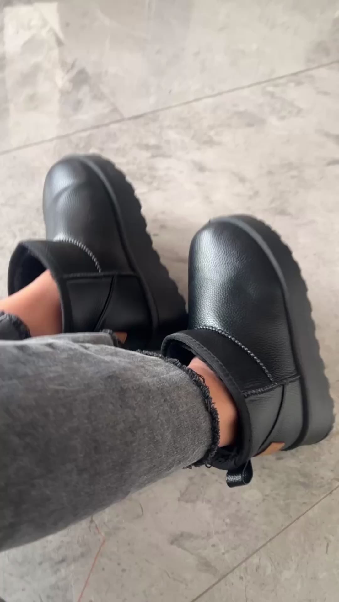 PANTUBOTAS NEGRA ECOCUERO
